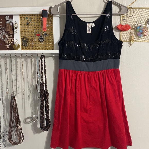 Tank - Picture 2 of 2